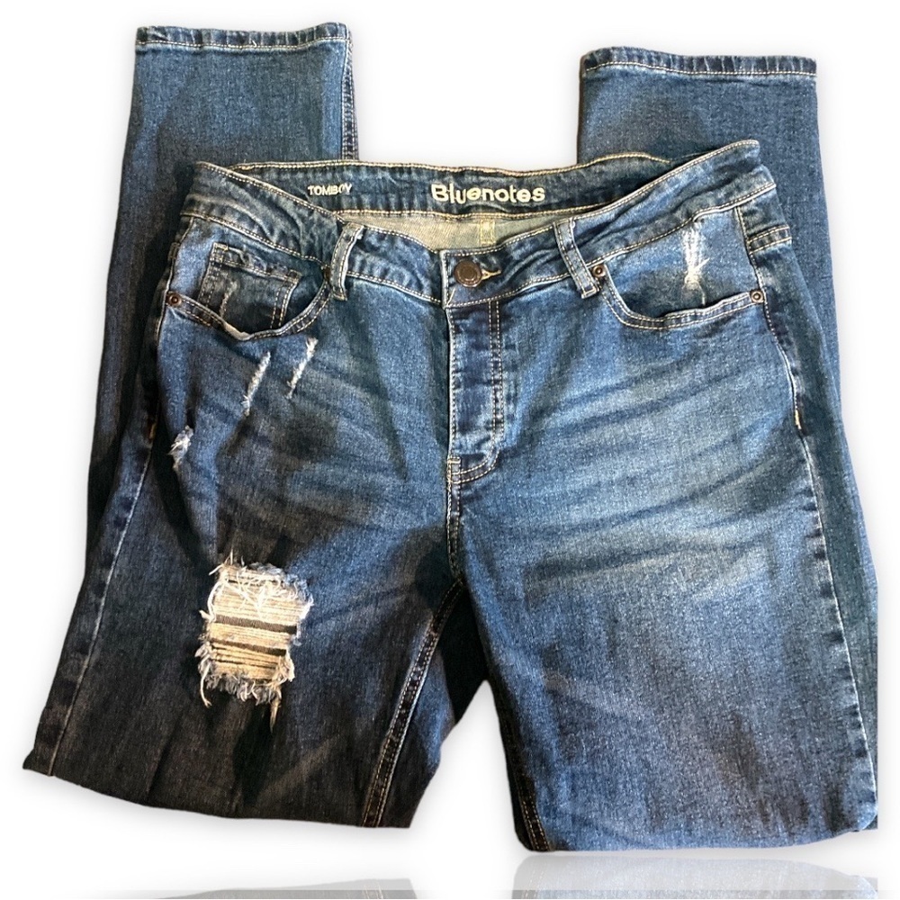 Bluenotes Tomboy straight leg stretch denim distressed jeans. Size 30